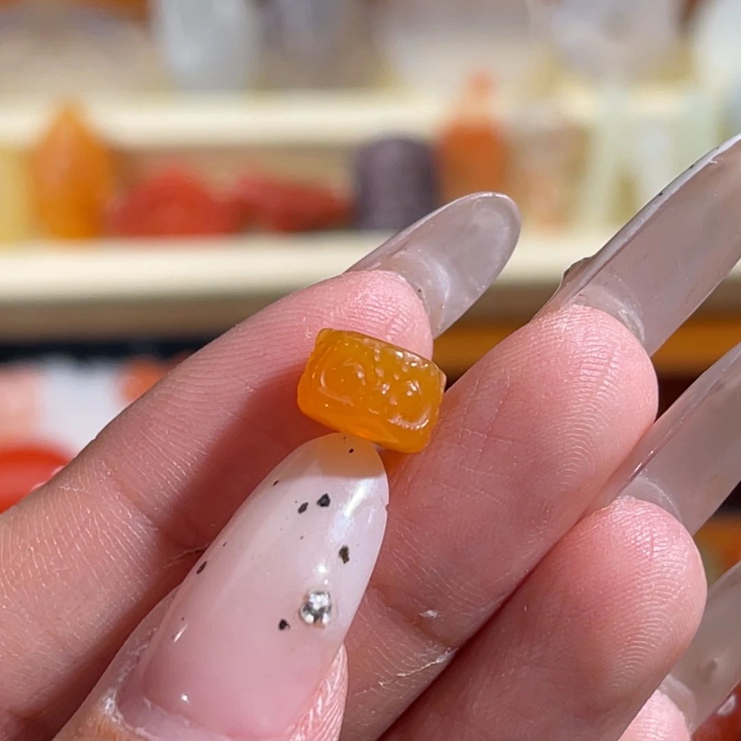 石英质玉（黄龙玉）未镶嵌缅黄醒狮隔片 9x6mm不退换