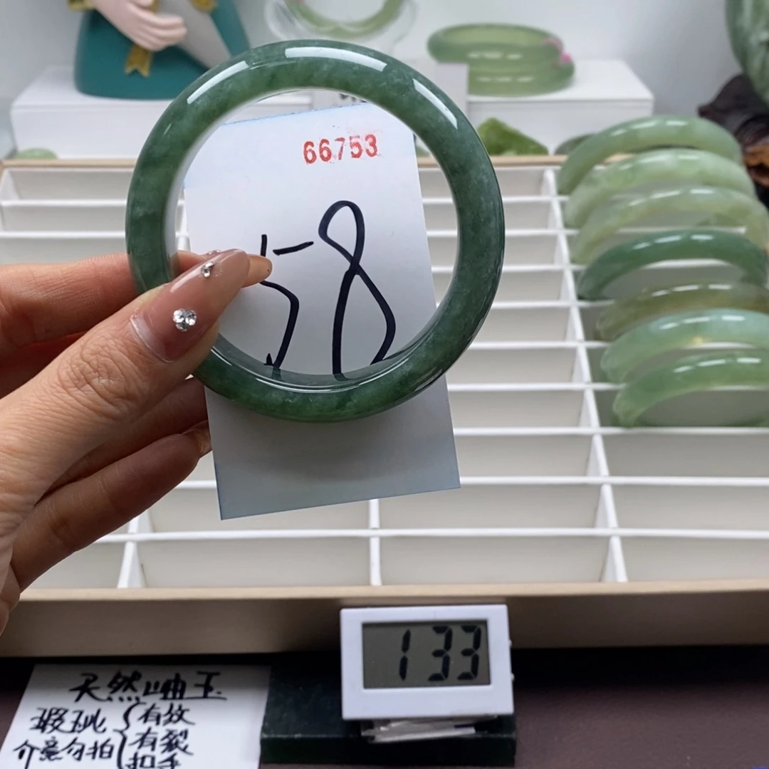 蛇纹石玉手镯未镶嵌