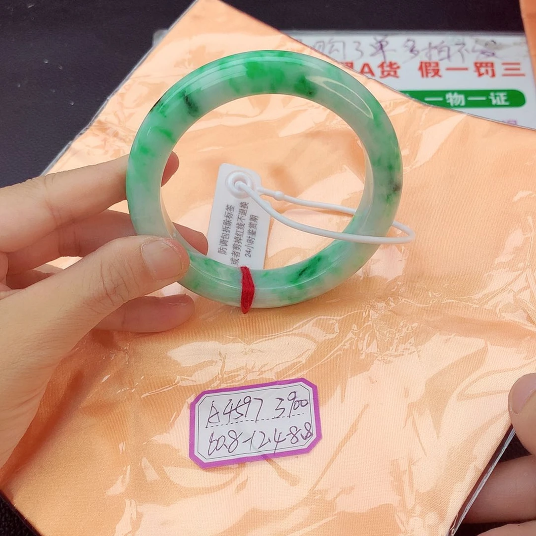 翡翠手镯未镶嵌翡翠