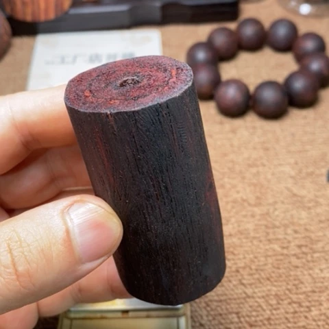 藤类105克降真香红油手把件