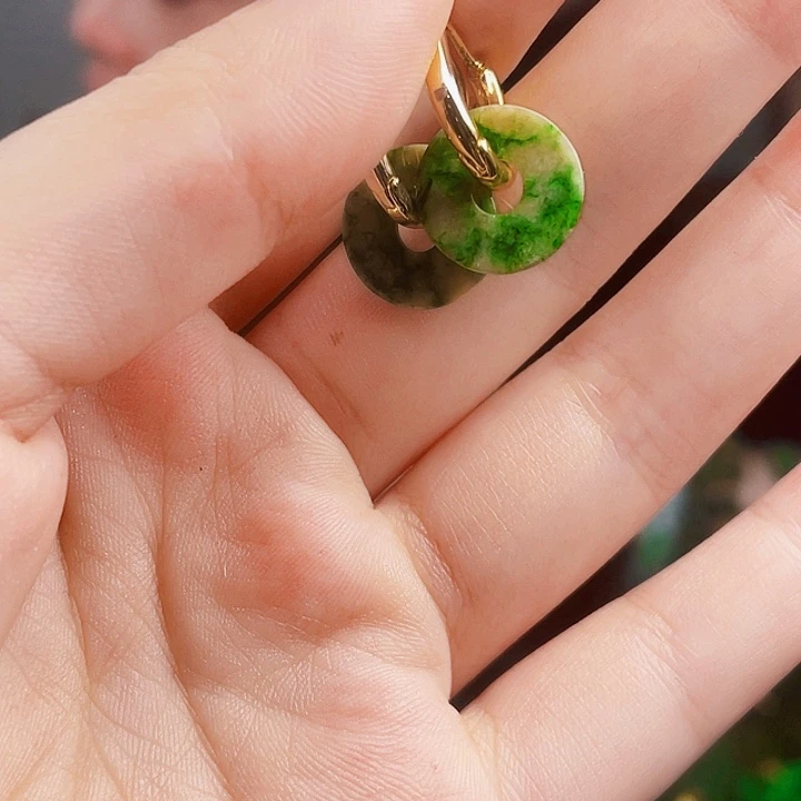 翡翠未镶嵌颈饰多样性