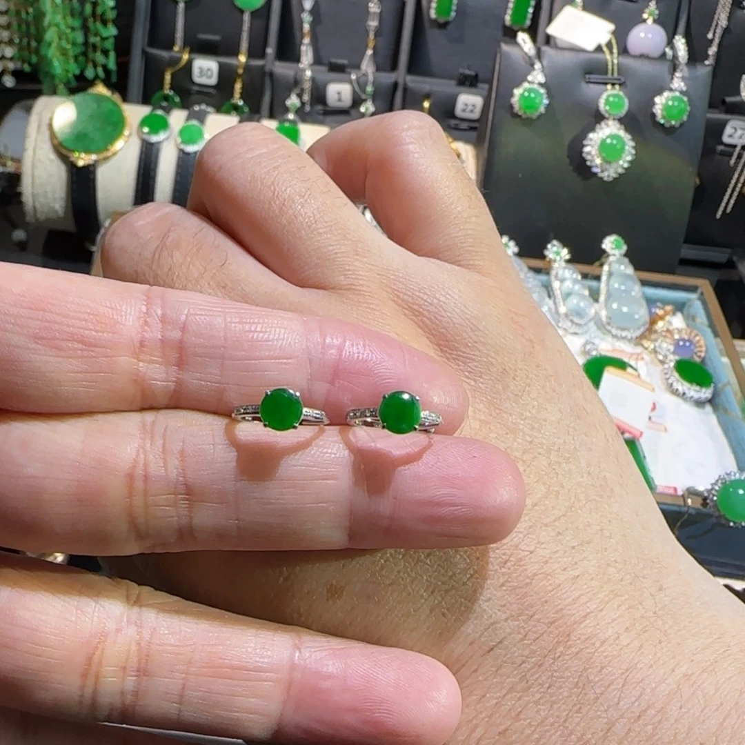 翡翠18K金镶嵌颈饰耳包