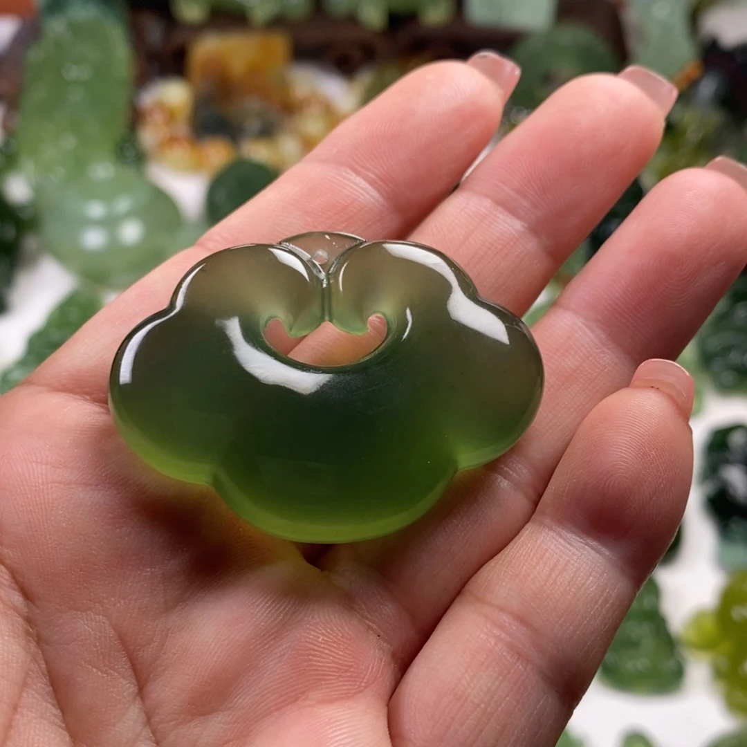 蛇纹石玉未镶嵌颈饰