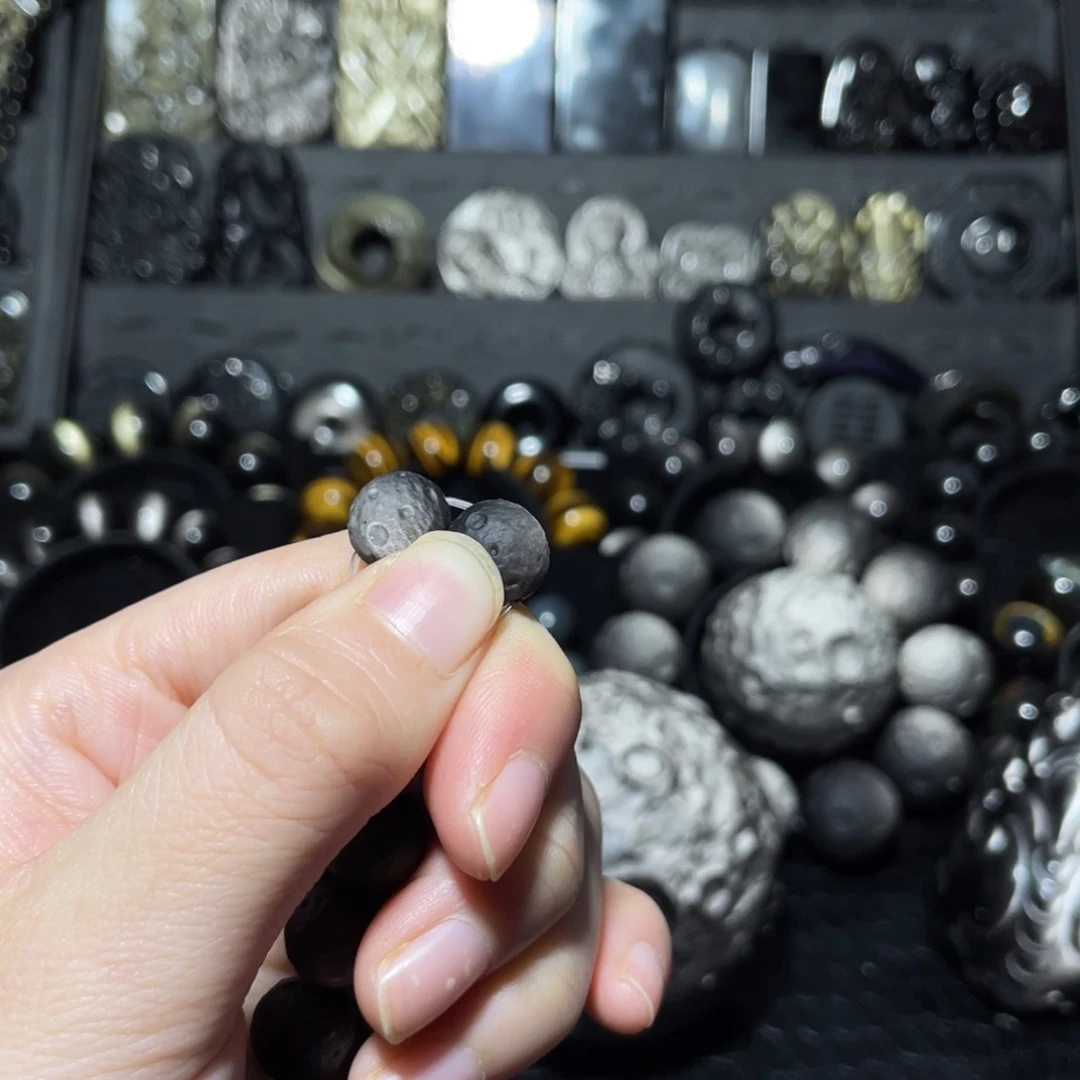 洛****黑曜岩未镶嵌珠宝奇石