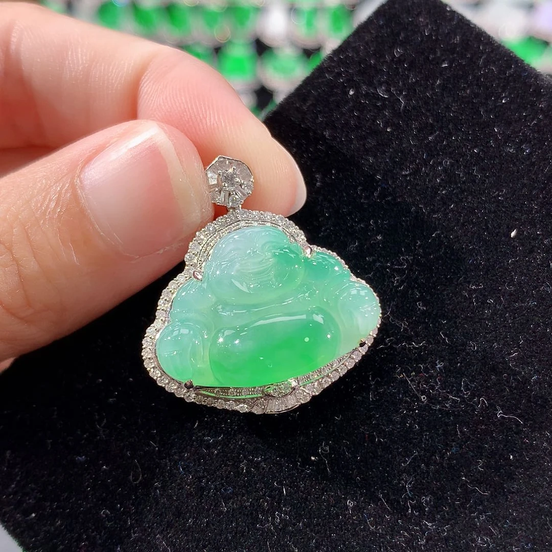 翡翠18K金镶嵌颈饰