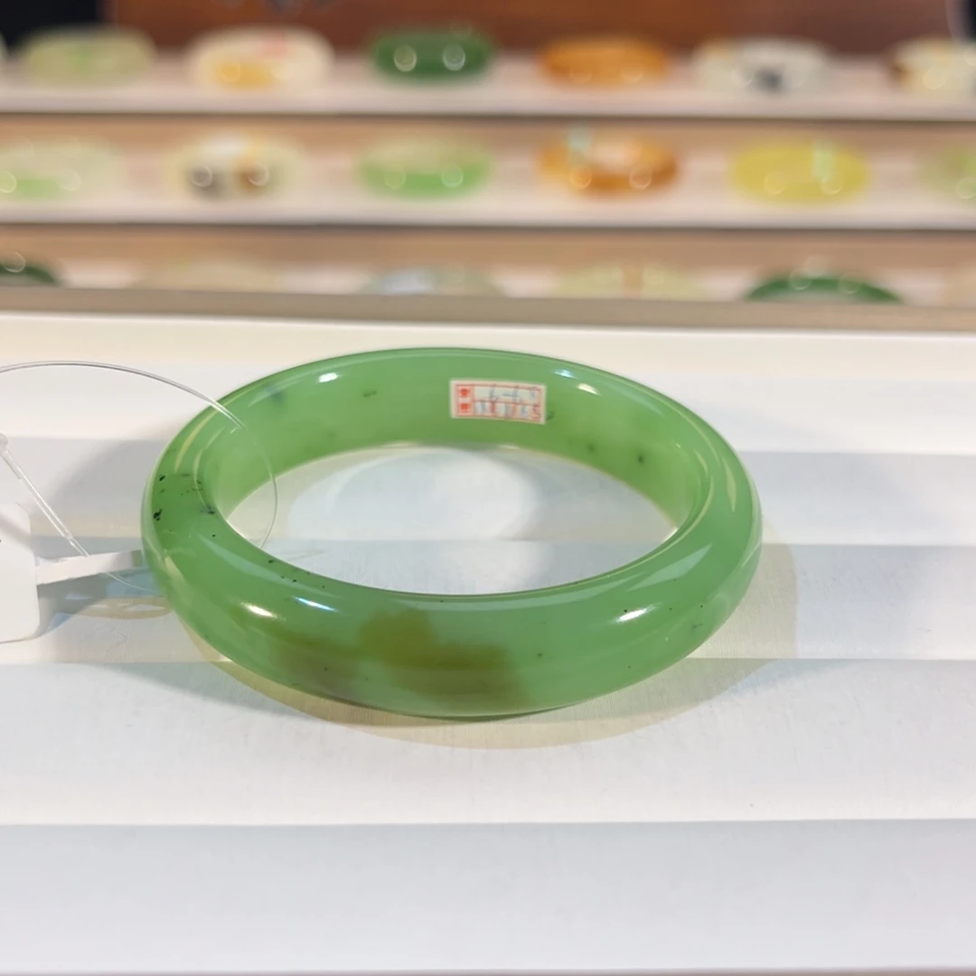 和田玉未镶嵌手镯苹果绿带糖