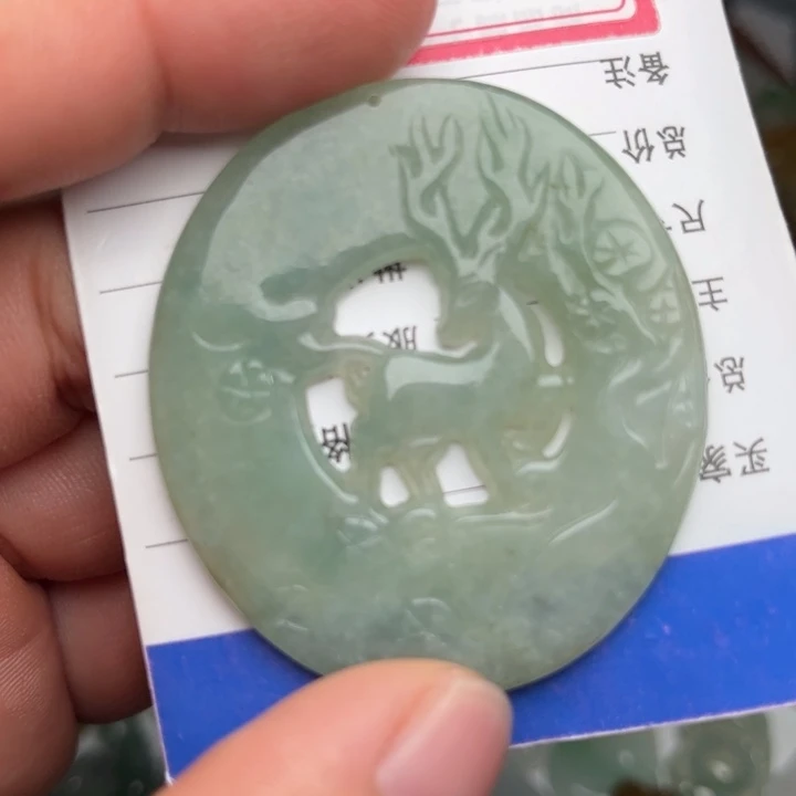 翡翠未镶嵌颈饰鹿牌