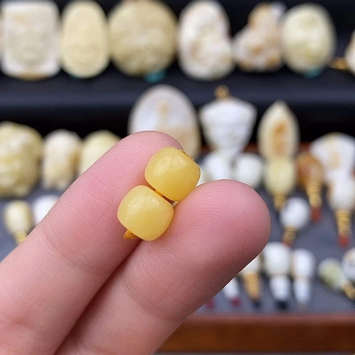 未镶嵌琥珀裸石8对珠