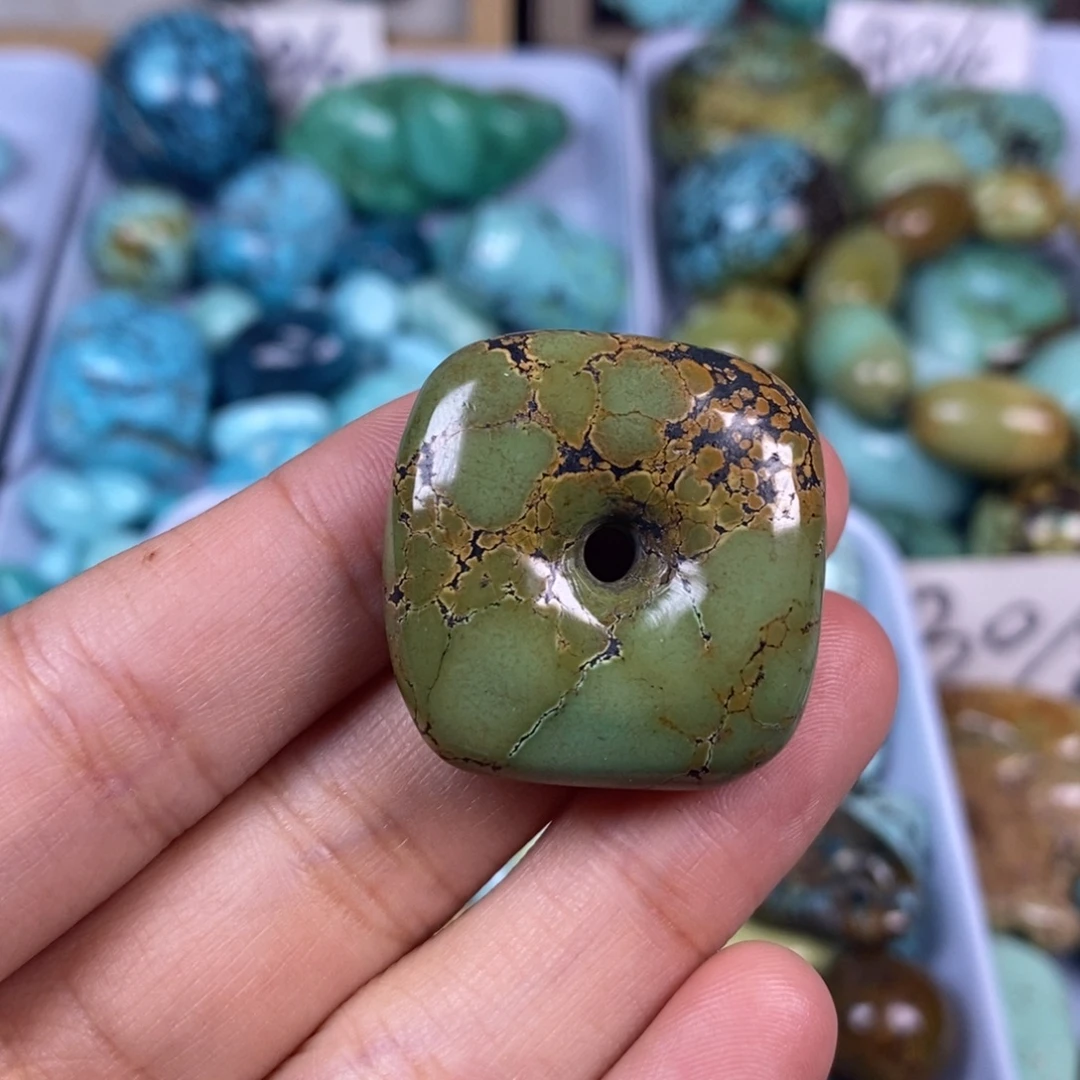 绿松石未镶嵌颈饰