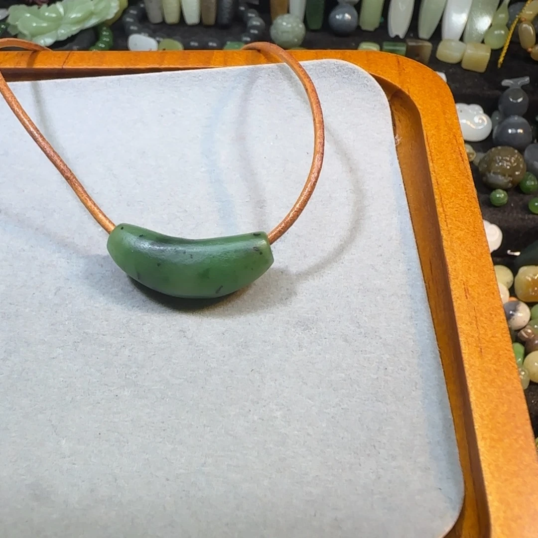 和田玉未镶嵌颈饰碧玉弯管