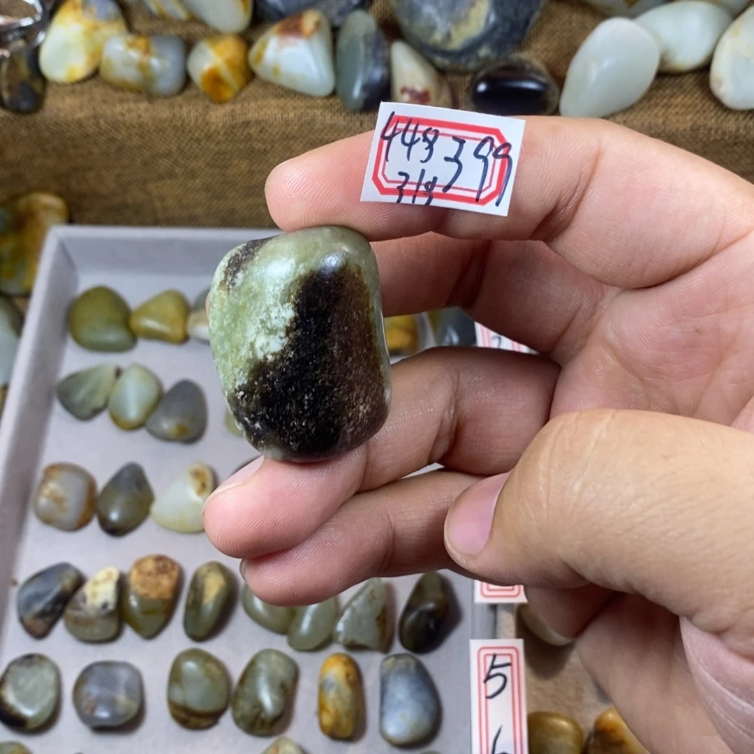 和田玉（糖玉）未镶嵌挂件