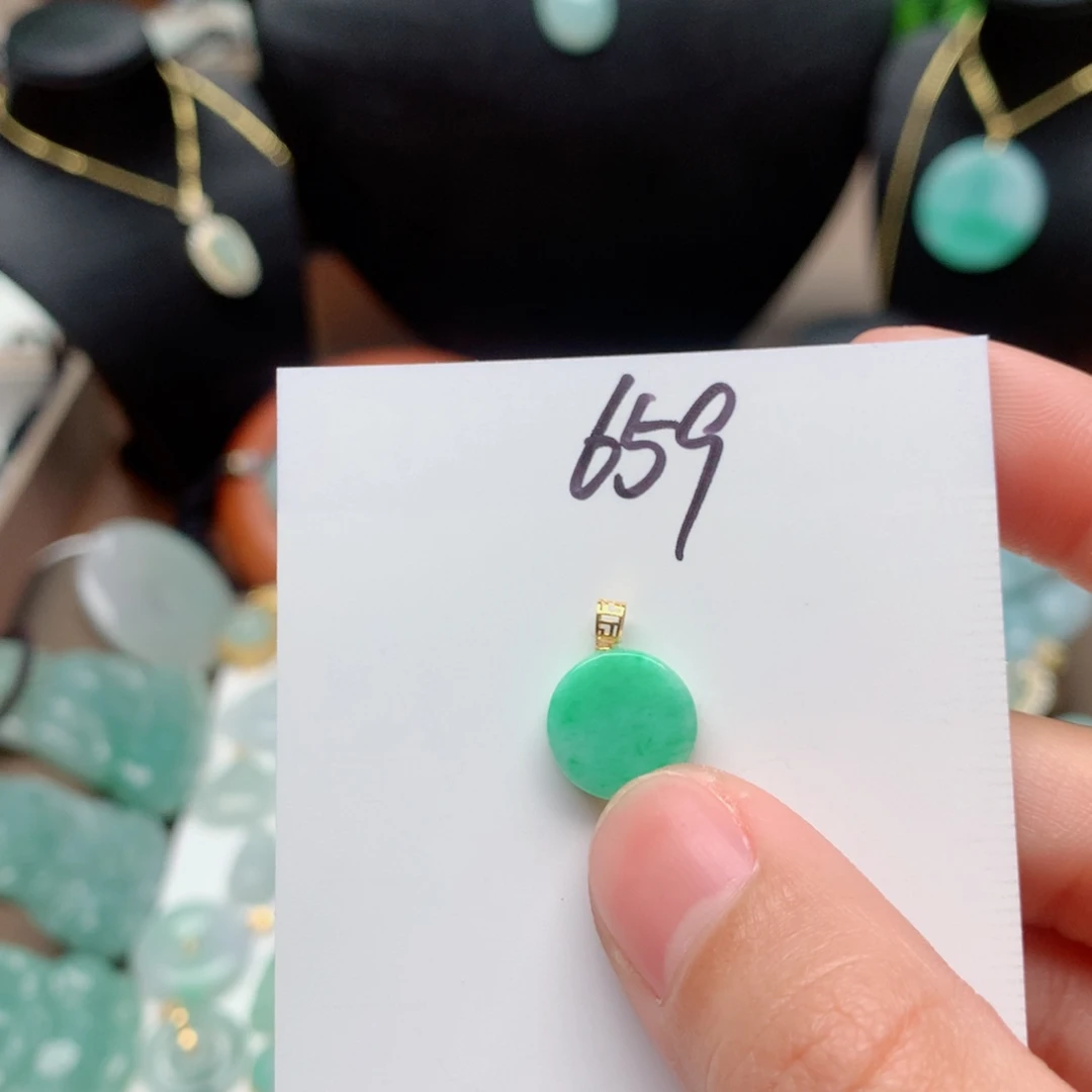 翡翠颈饰18K金镶嵌喵***饭吊坠