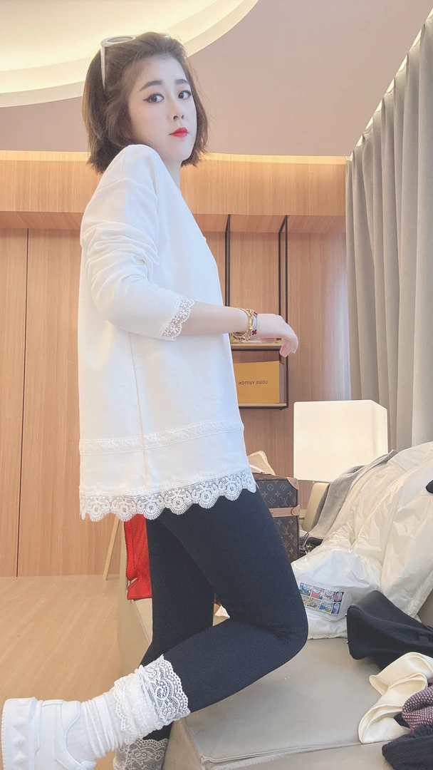 雪姐服饰「素版蕾丝花边」宽松T恤圆领蕾丝拼接长袖公主春季打底衫