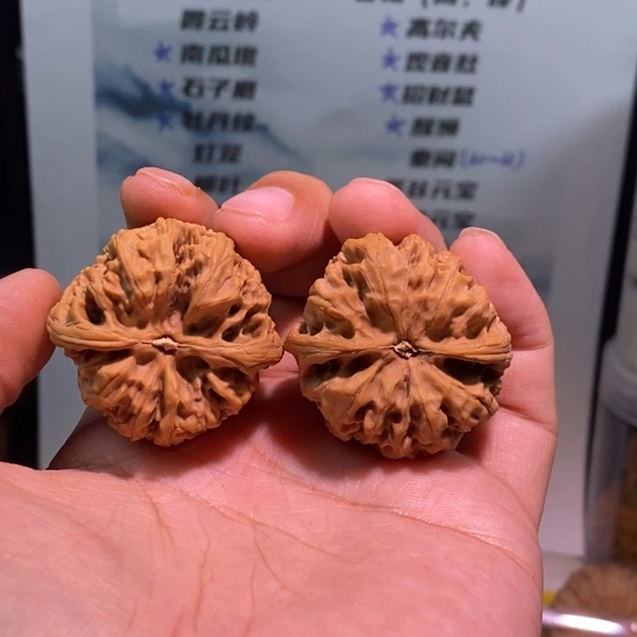 文玩核桃把件飞****肠野牛