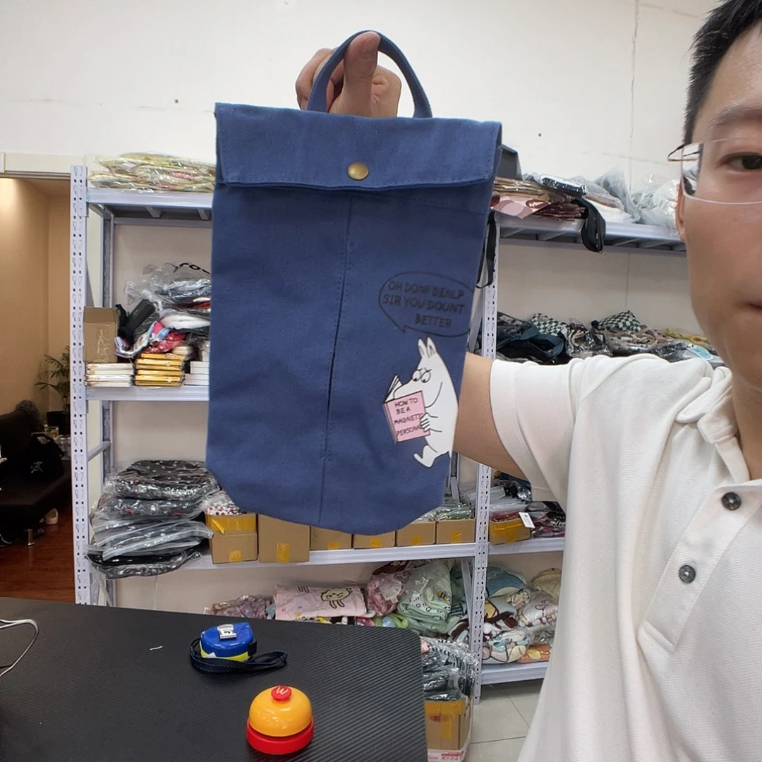 PU化妆包等各种产品和