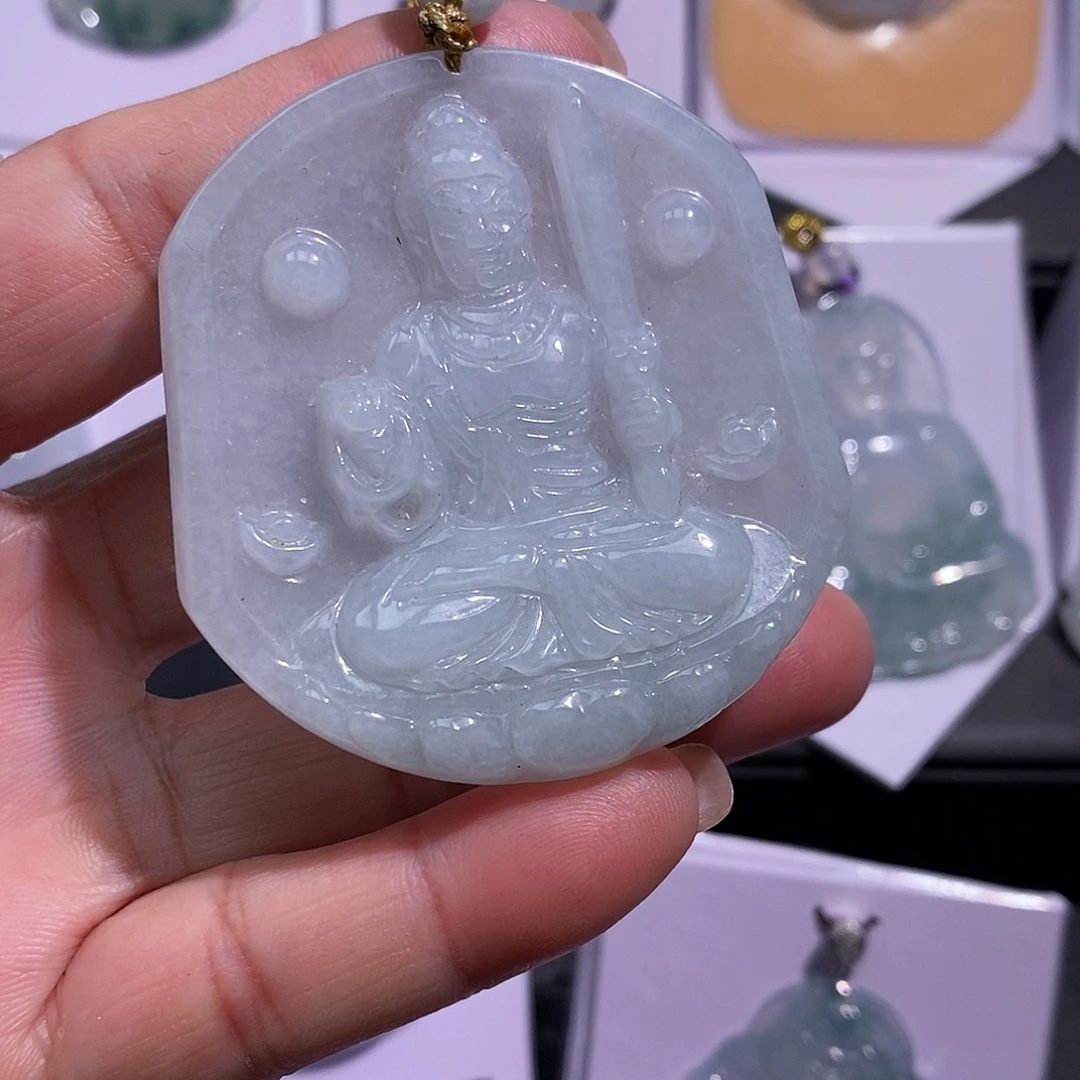 翡翠未镶嵌颈饰属鸡的守护神