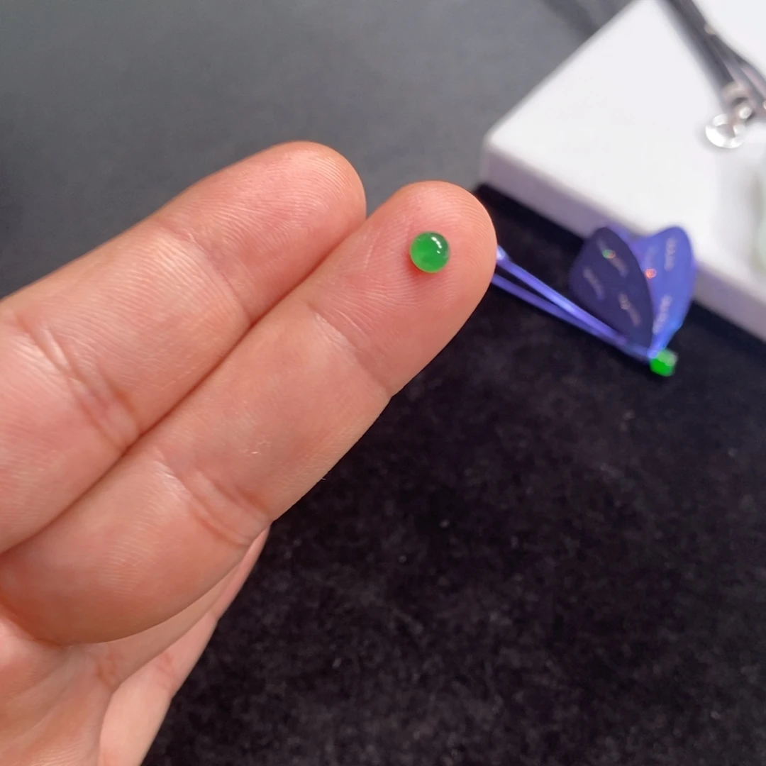 翡翠裸石冰阳绿蛋面