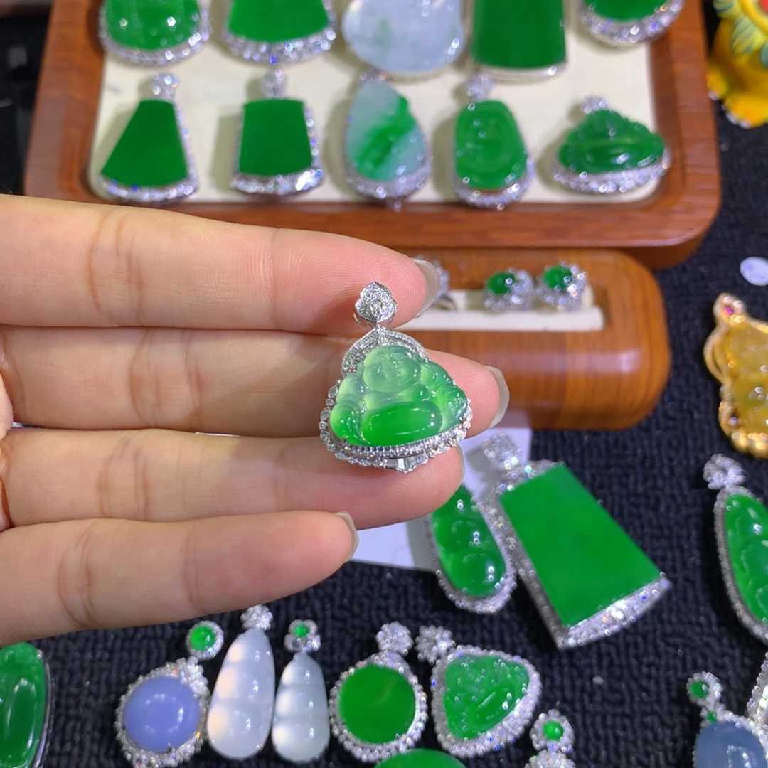 翡翠18K金镶嵌颈饰88888888