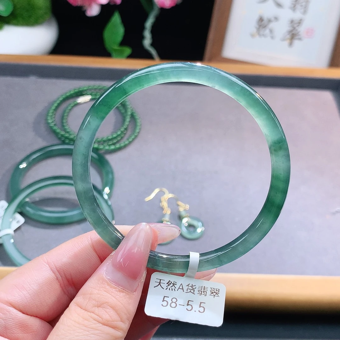 未镶嵌手镯（圆镯）翡翠