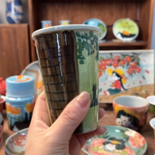 炉景德镇釉下手绘陶瓷。