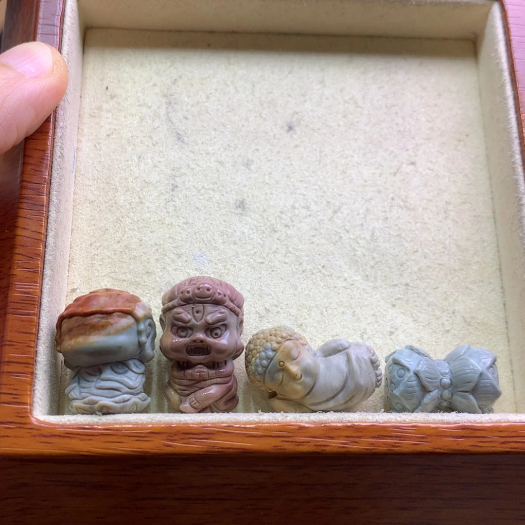 未镶嵌石英质玉珠宝奇石