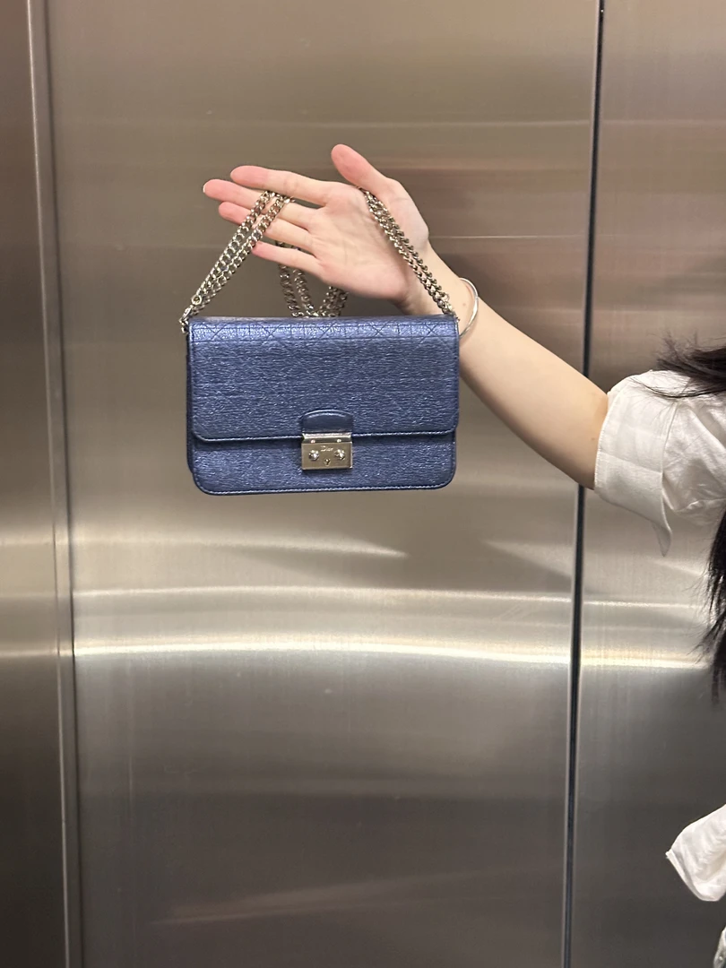 95新 DIOR/迪奥 九成新斜挎包时尚实用出行必备