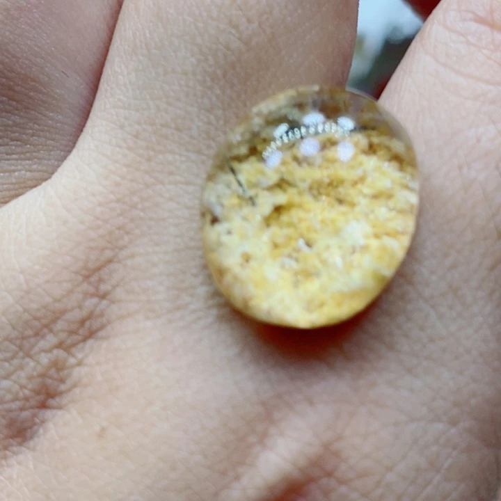 颈饰未镶嵌水晶是****?水晶