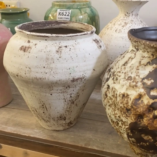 瓶景德镇陶瓷。景德镇陶瓷