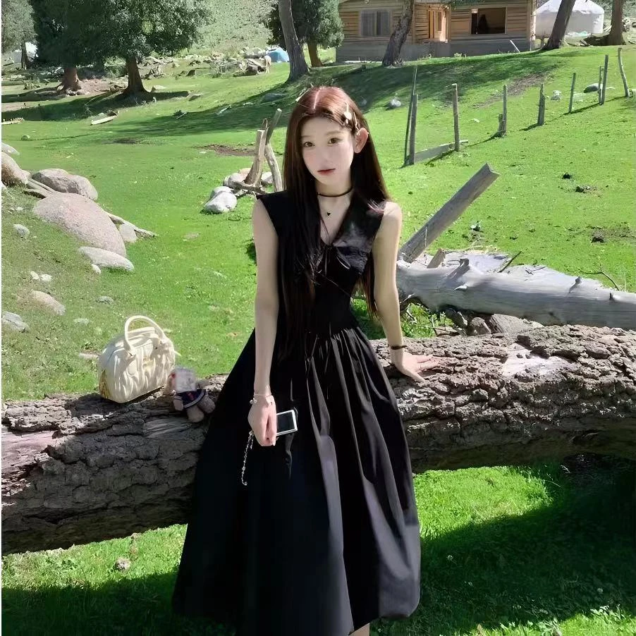 夏季法式赫本翻领收腰无袖连衣裙2025高级新款黑色长裙气质