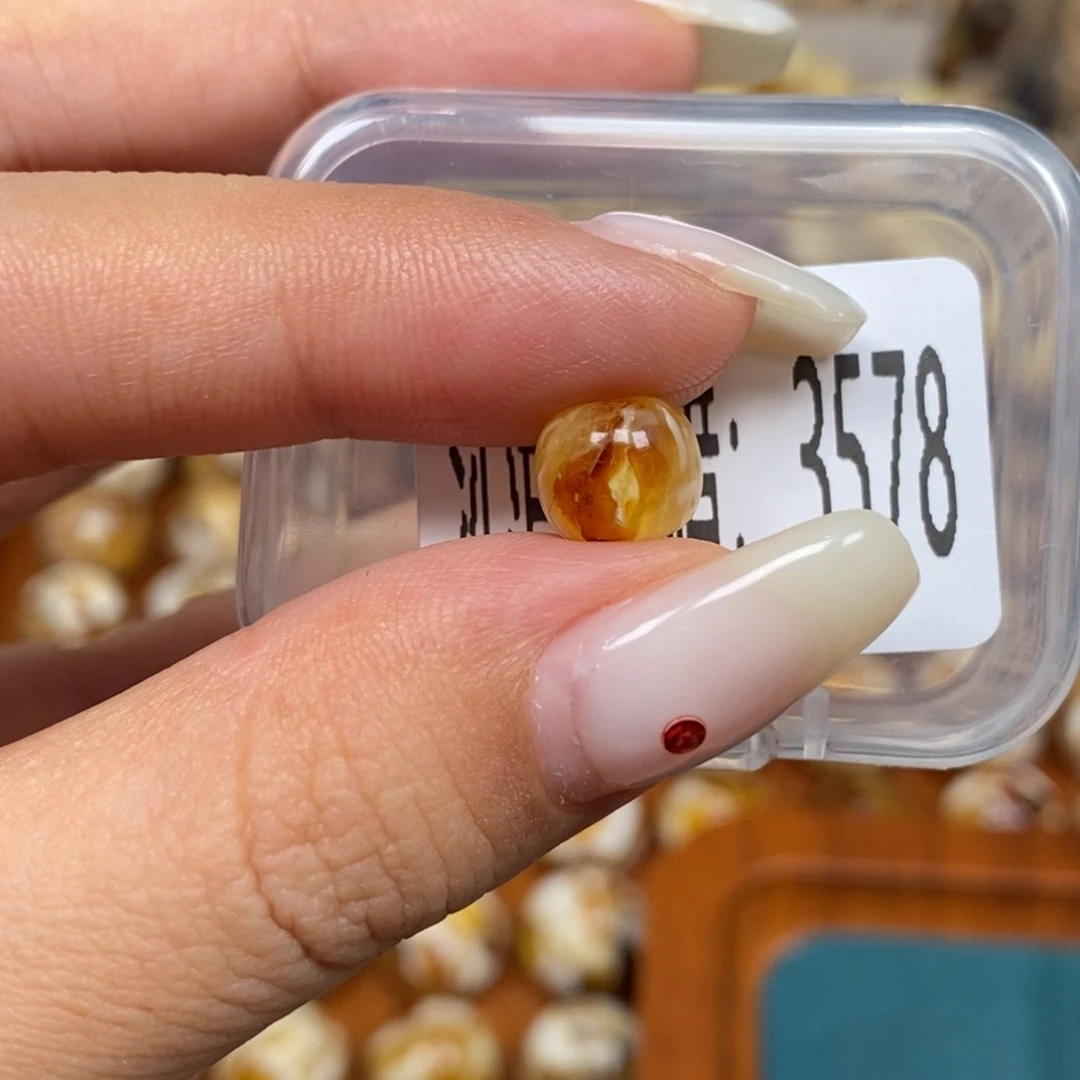 蜜蜡未镶嵌珠宝奇石3578