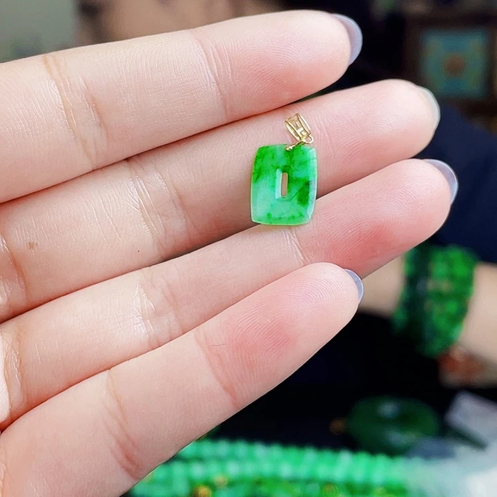 翡翠18K金镶嵌颈饰多样性