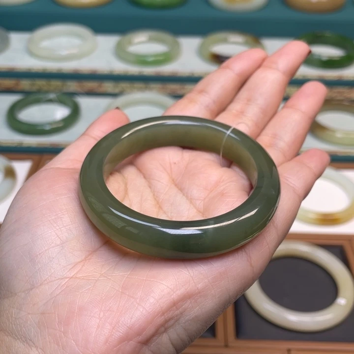 和田玉手镯未镶嵌50