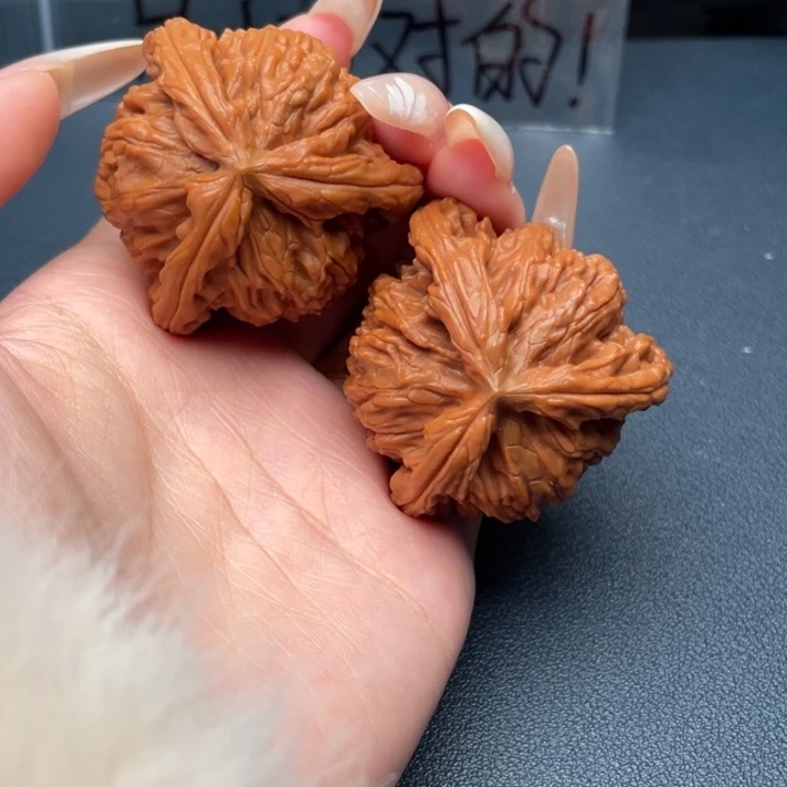 大***皮吊坠文玩核桃白狮子