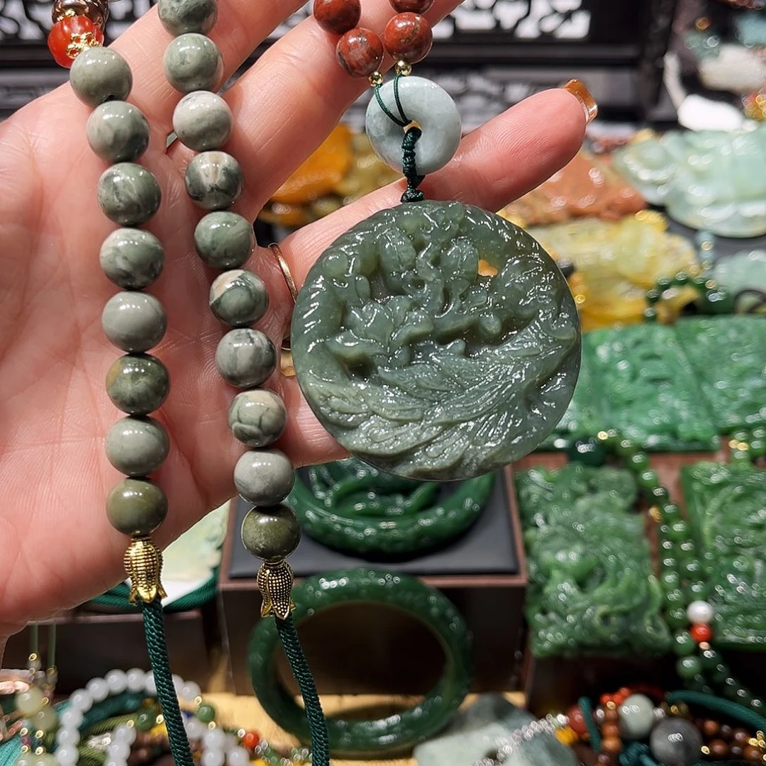 未镶嵌蛇纹石玉吊坠