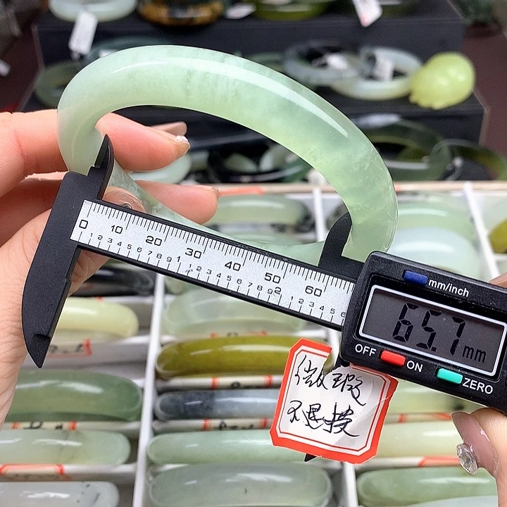 蛇纹石玉手镯未镶嵌929