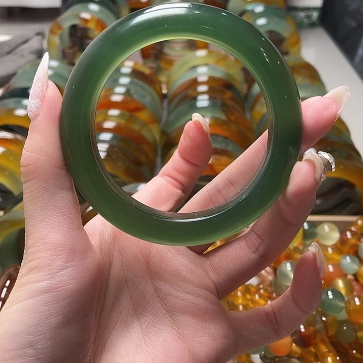 聆***年蛇纹石玉未镶嵌手镯