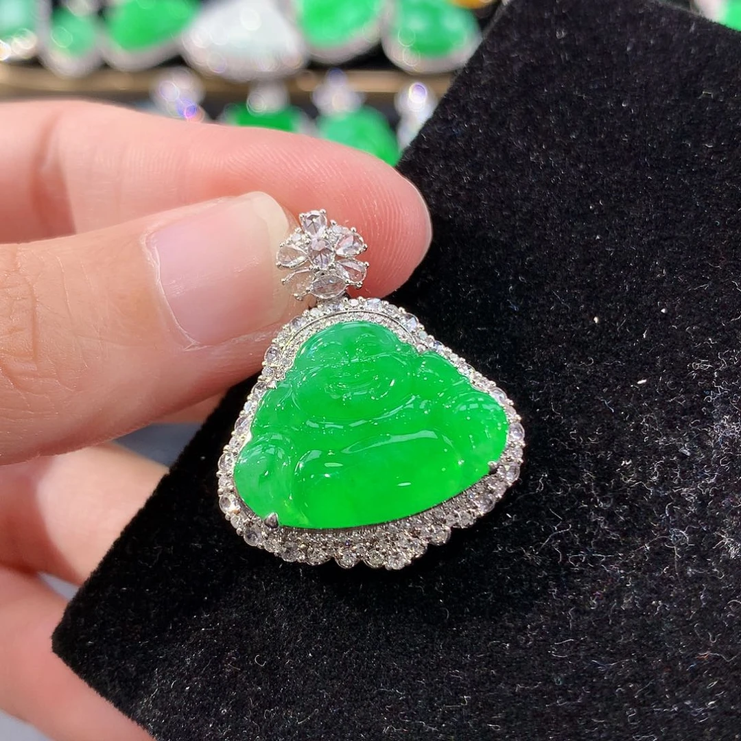 翡翠18K金镶嵌颈饰