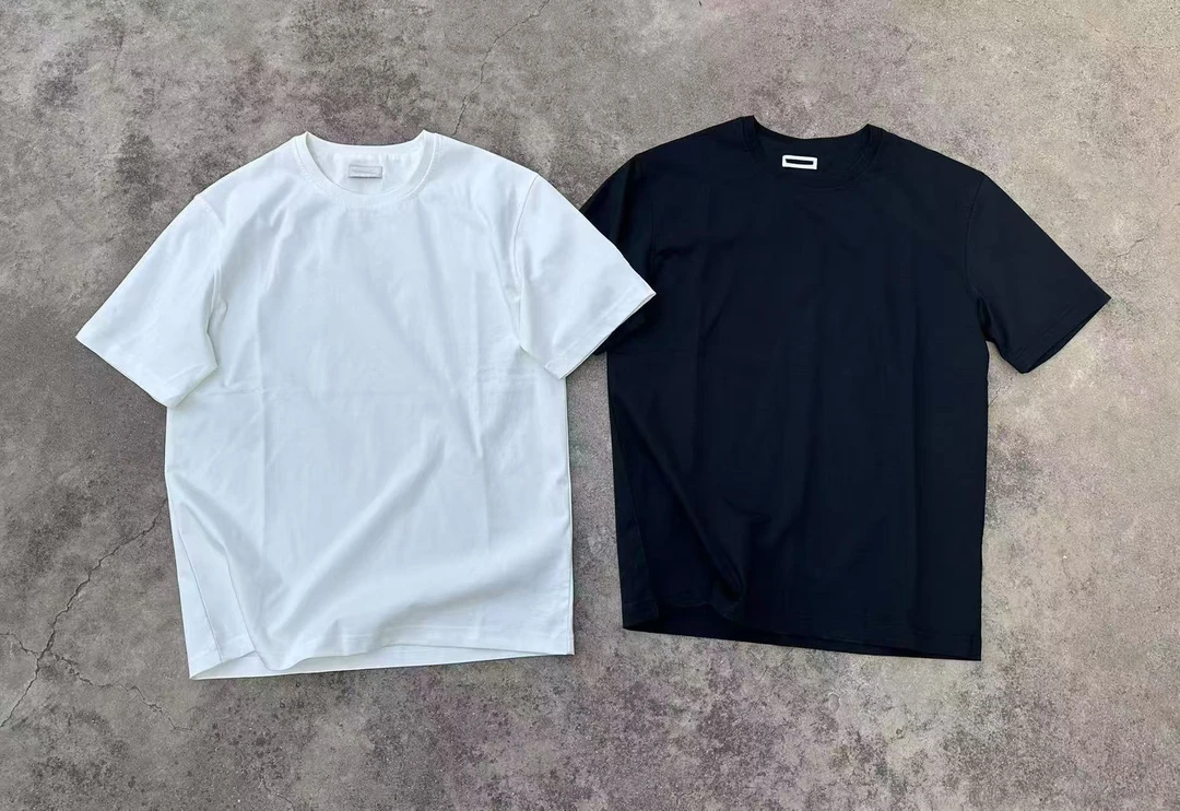 黑两色简约胸前花案BL简约短袖