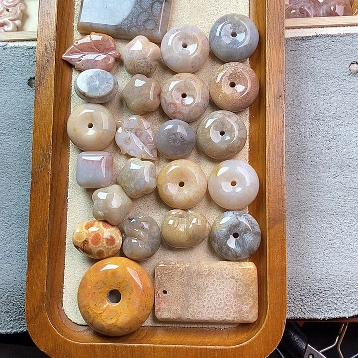 硅化玉颈饰未镶嵌粉*点