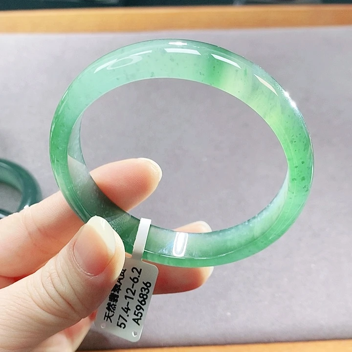 翡翠未镶嵌手镯（圆镯）