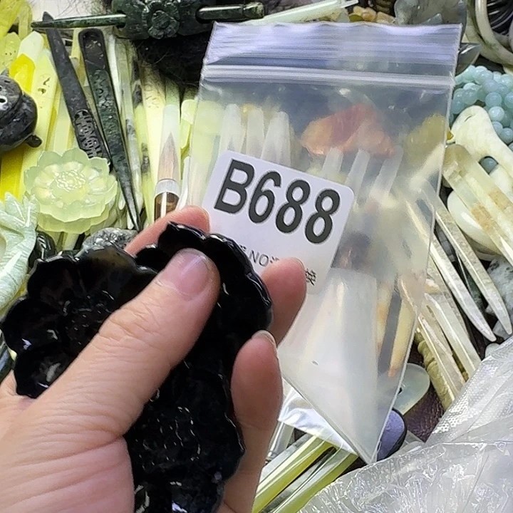 浅***然蛇纹石玉合金发饰
