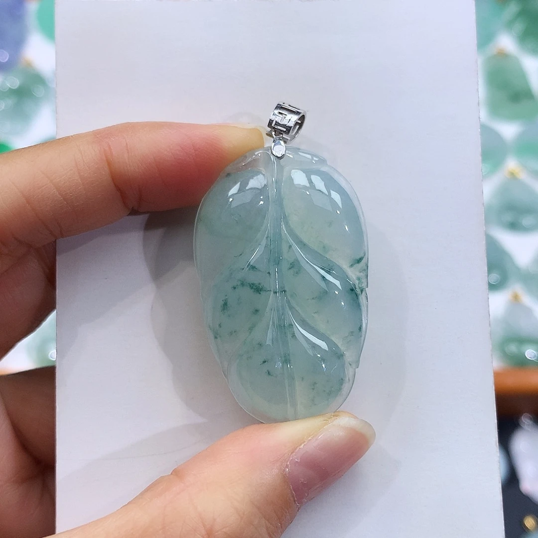 翡翠18K金镶嵌颈饰翡翠吊坠