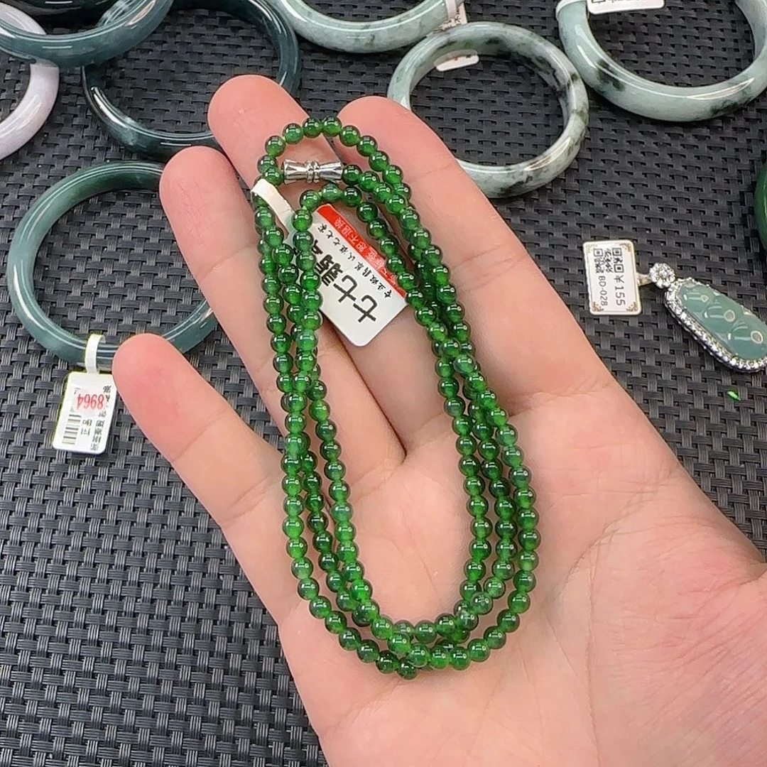 翡翠未镶嵌颈饰项链一条