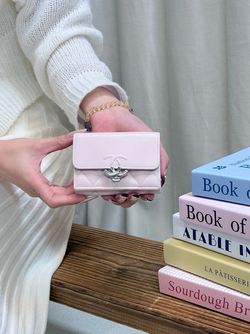 95新 Chanel/香奈儿 chanel 雪粉色短款钱包