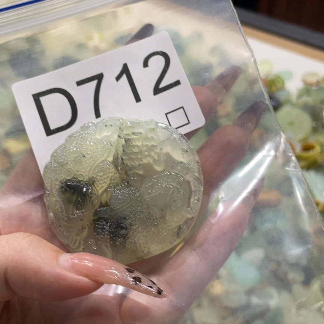 未镶嵌蛇纹石玉颈饰