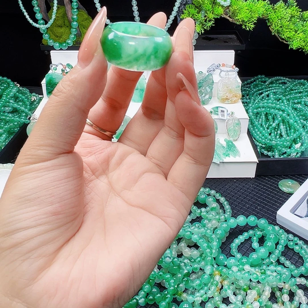 石英质玉（非洲翠）未镶嵌戒指