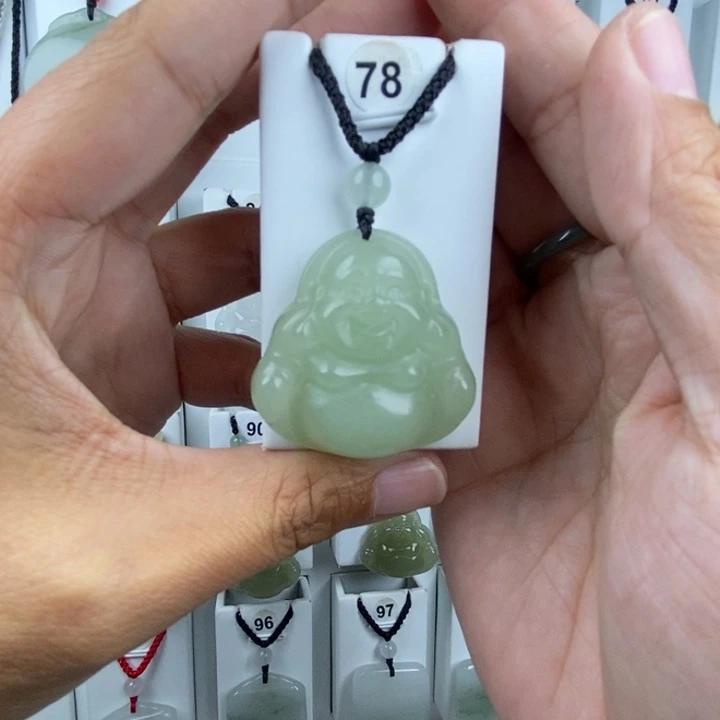 有***福石英质玉未镶嵌颈饰