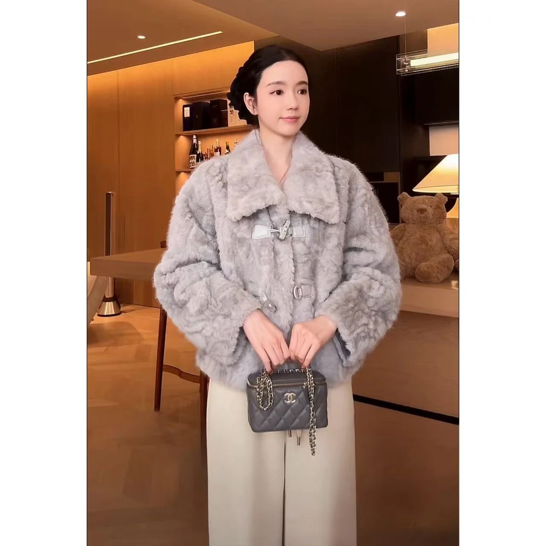 Zwinnie/詹维尼【富婆小湖羊 积木扣环保毛毛外套】 XH-WXC202503