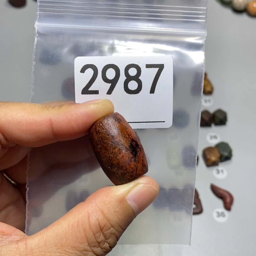 颈饰未镶嵌透闪石质玉