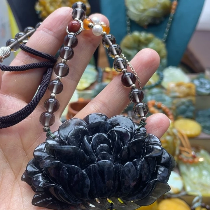 蛇纹石玉未镶嵌颈饰